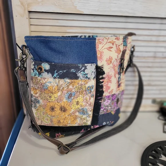 NWT Myra Shoulder Bag - Picture 5 of 7